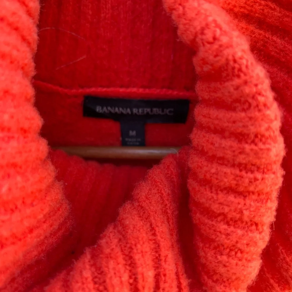 Banana Republic Wool Sweater in size M - Picture 2 of 4